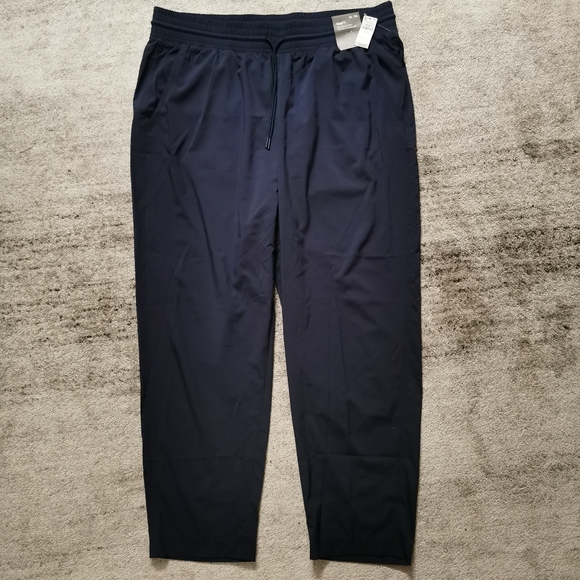 Gap Fit Run Around Jogger - Picture 3 of 7